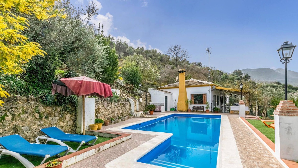 Carcabuey House | Stunning home in Córdoba with kitchen