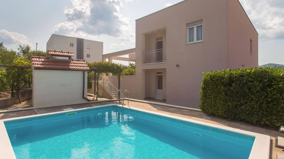 Dugopolje House | Stunning home in Dugopolje