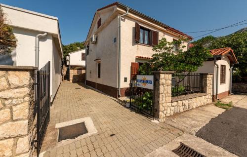 Karlobag House | Stunning Home In Karlobag With Wifi