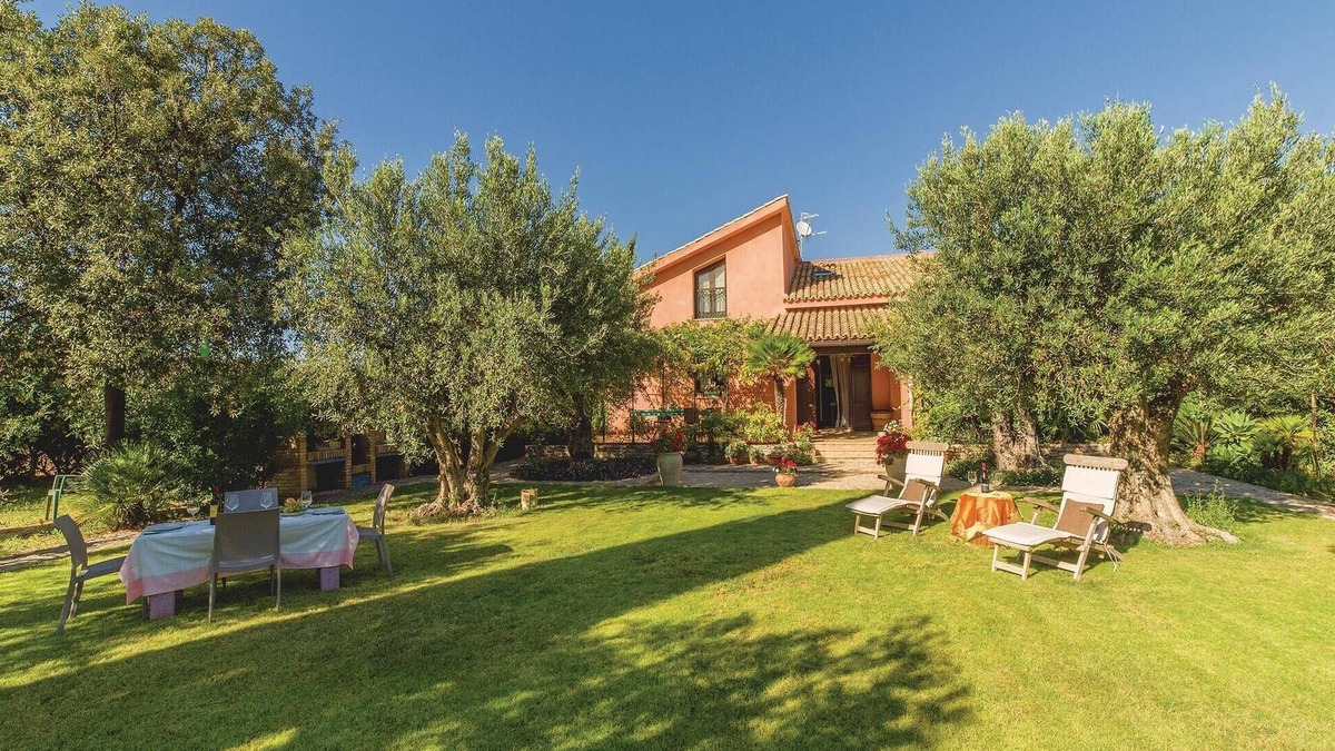 Contrada Fiori Sud House | Stunning home in Menfi AG with kitchen