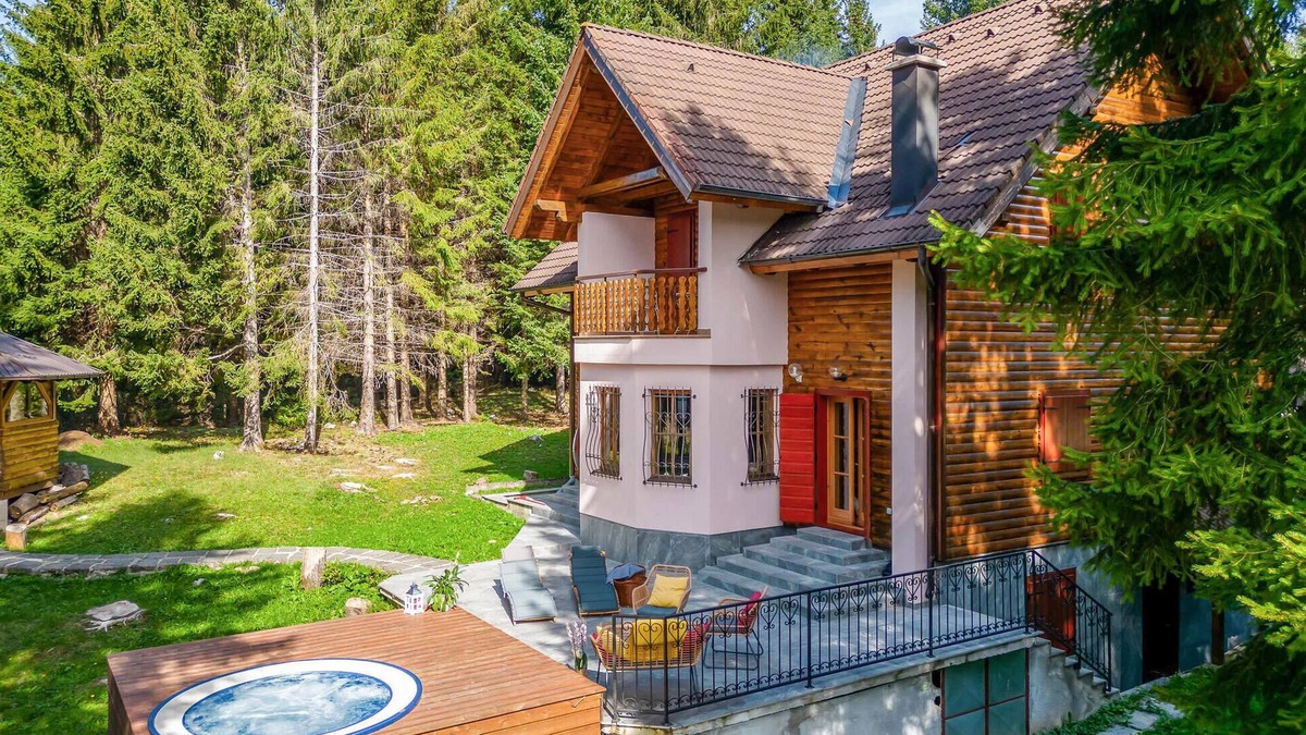 Mrkopalj House | Stunning home in Mrkopalj with sauna