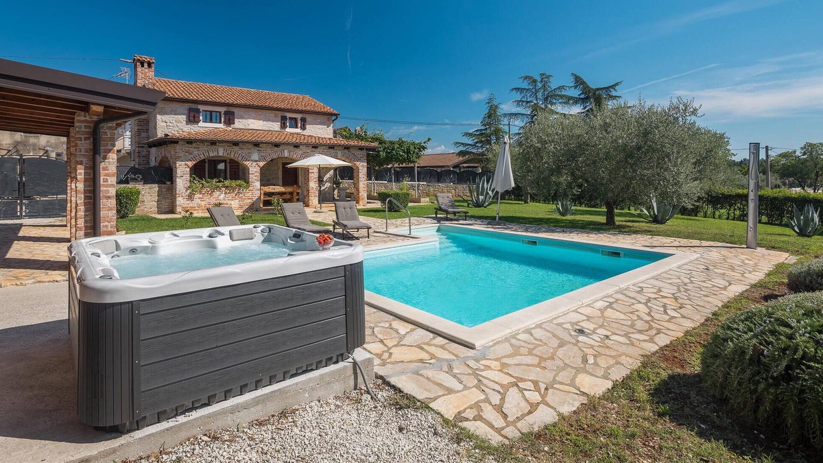 Kosinozici House | Stunning home in Porec