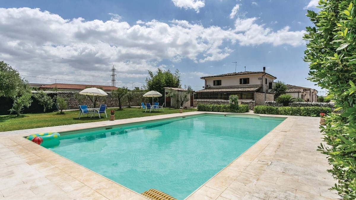 Puntarazzi House | Stunning home in Ragusa
