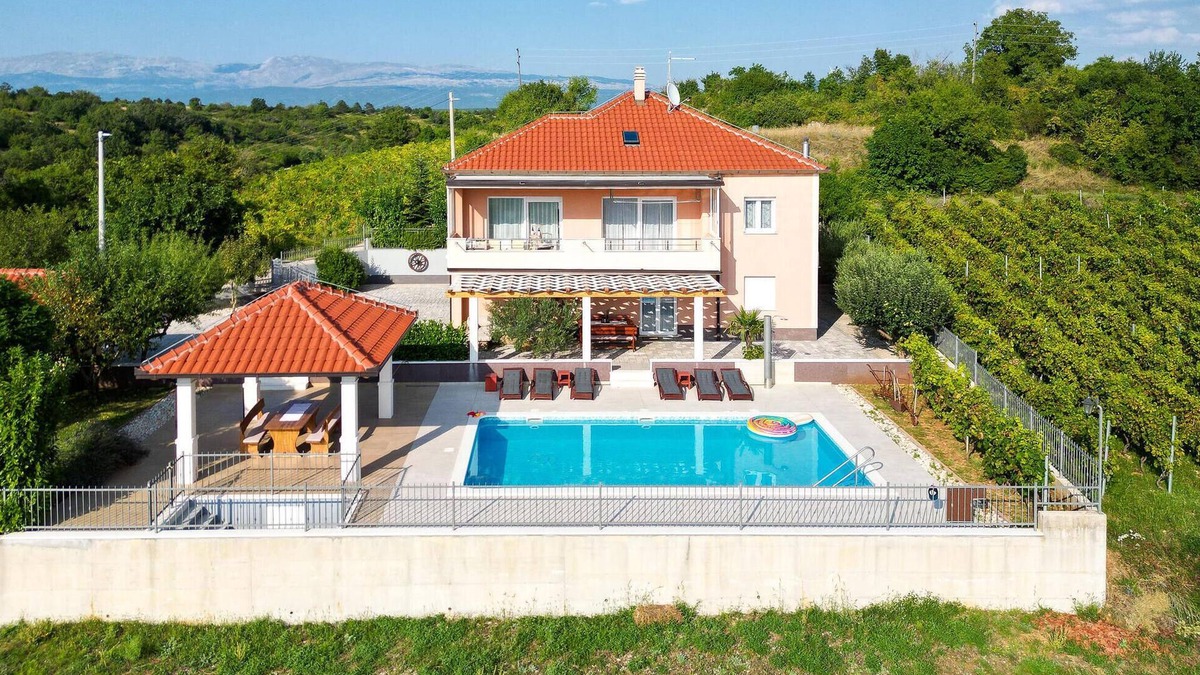 Caporice House | Stunning home in Trilj