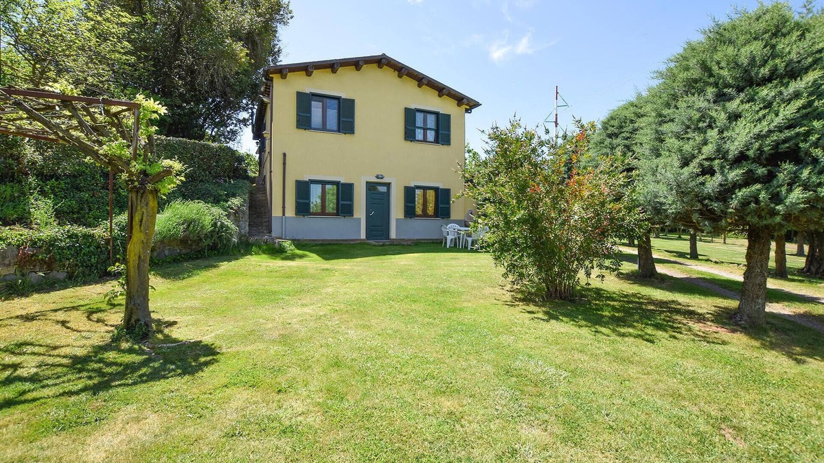 Valentano House | Stunning home in Valentano with kitchen