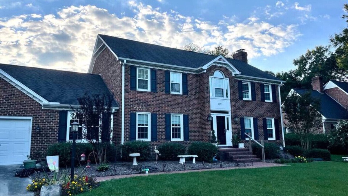 High Point House | Stunning home located in the heart of the Triad with an immaculate outdoor area and updated furnishings.