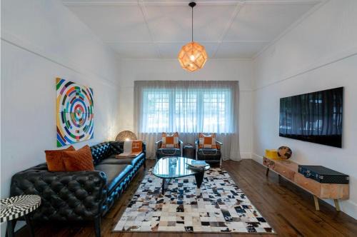 Williamstown Apartment | Stunning home - Walk to beach