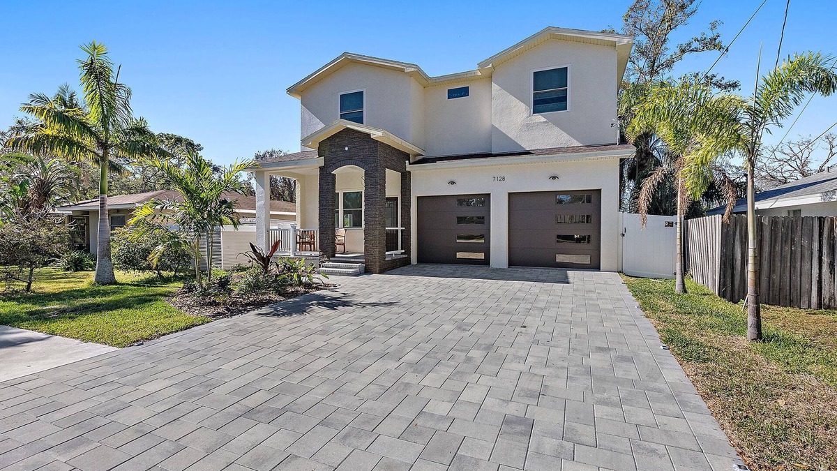 Pinellas Park House | Stunning house in Pinellas Park - Pool Heat Avail
