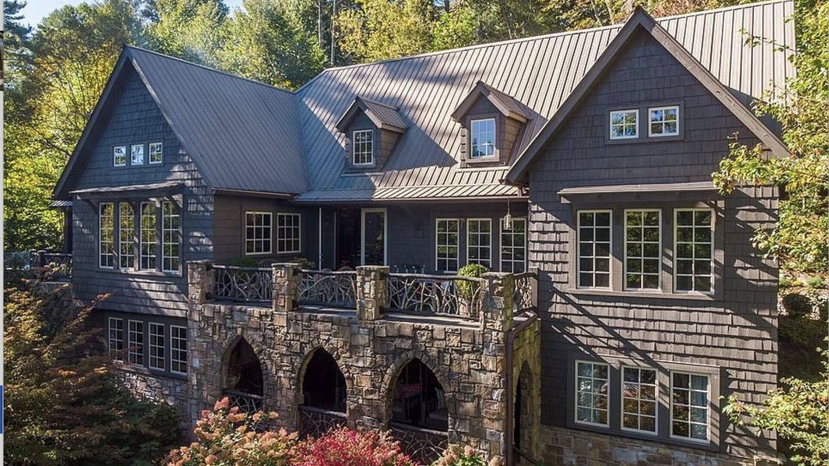 Cullowhee House | STUNNING Island Life in the Middle of Lake Glenville