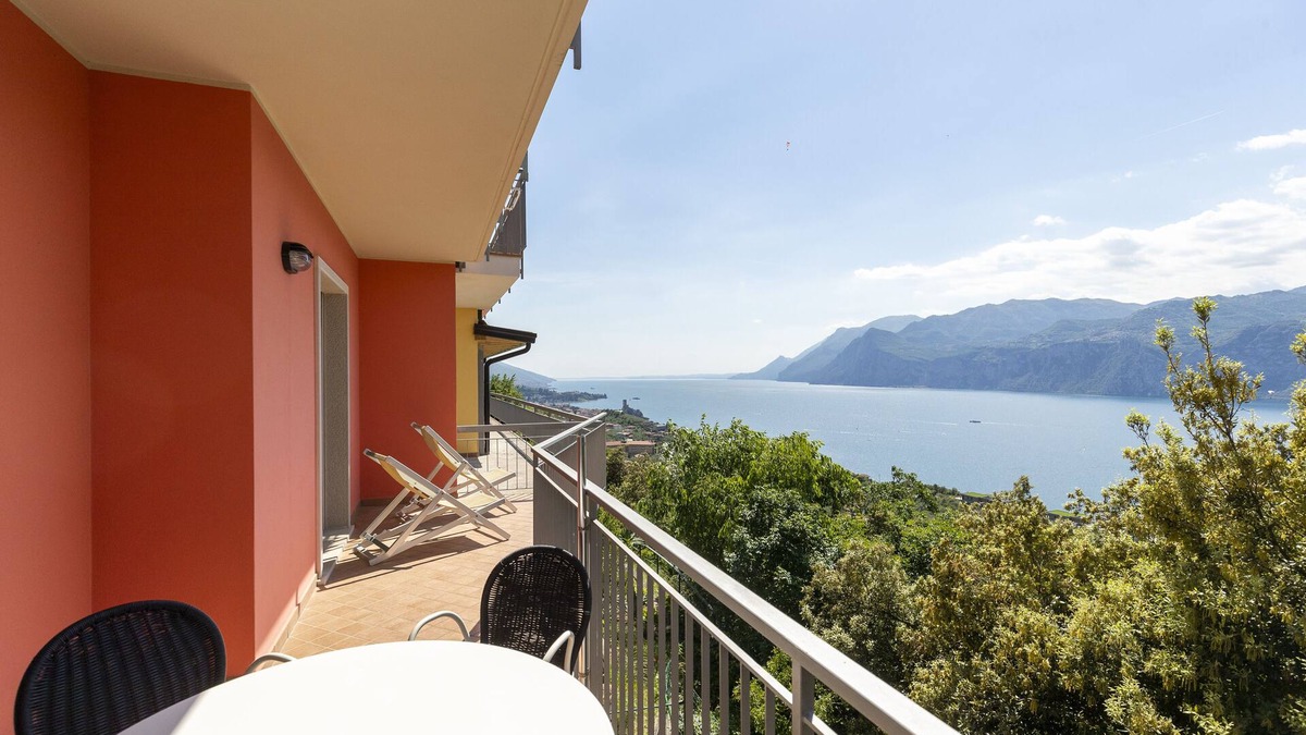 Campagnola Apartment | Stunning Lake Garda View - Ground Floor Apartment