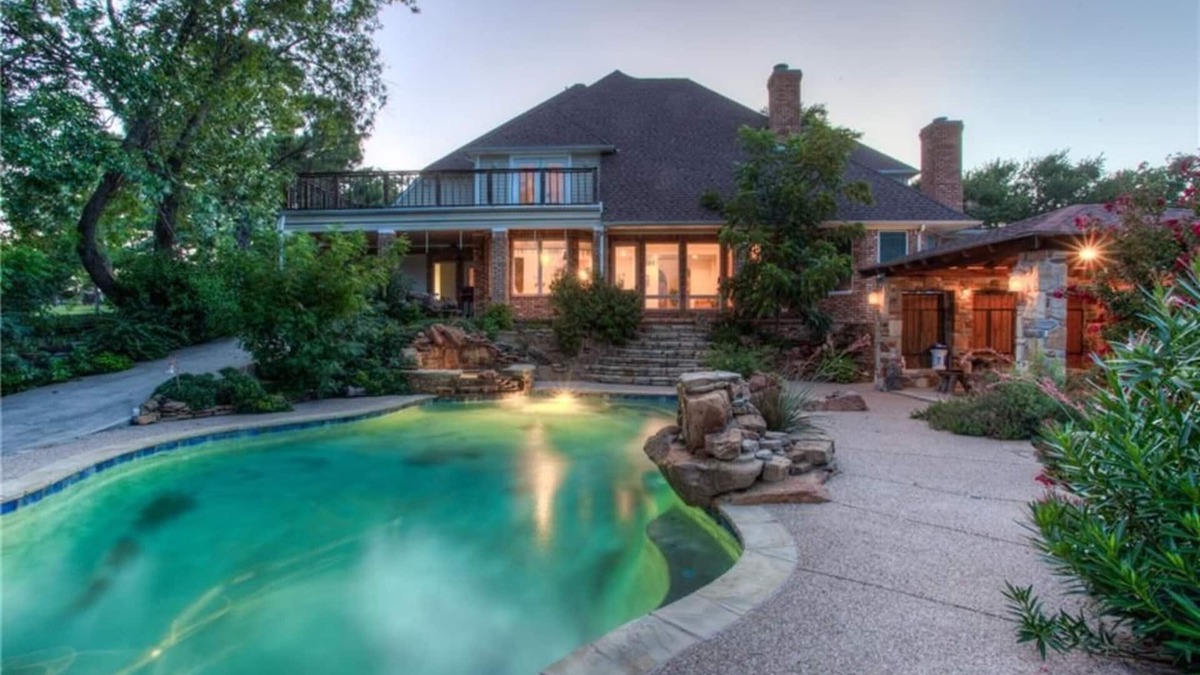 Azle House | Stunning Lake House W/Amazing Pool And Beautiful Boat Dock To Fish And Swim