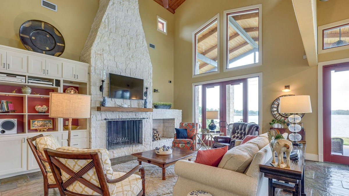 Riverside House | Stunning Lake Livingston Vacation Rental w/ Patio