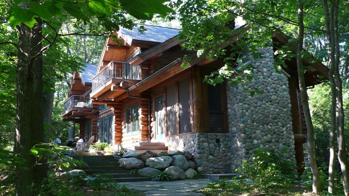 New Era Cabin | Stunning Lake Michigan Log and Stone Cabin - 10% off July 2025!