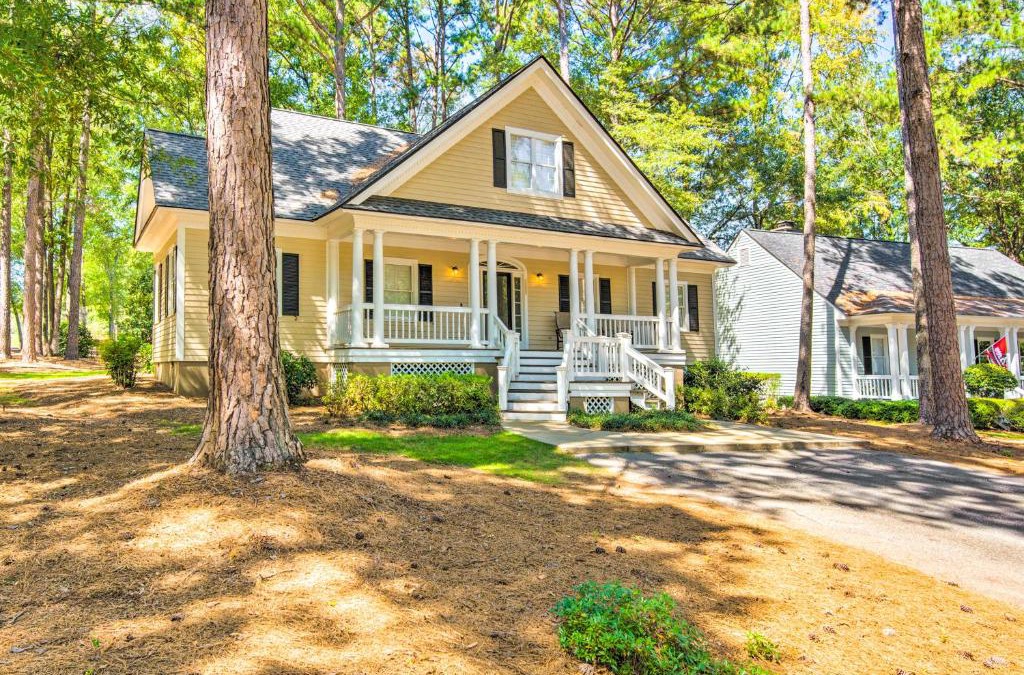 Lake Oconee House | Stunning Lake Oconee Retreat with Pool Access!
