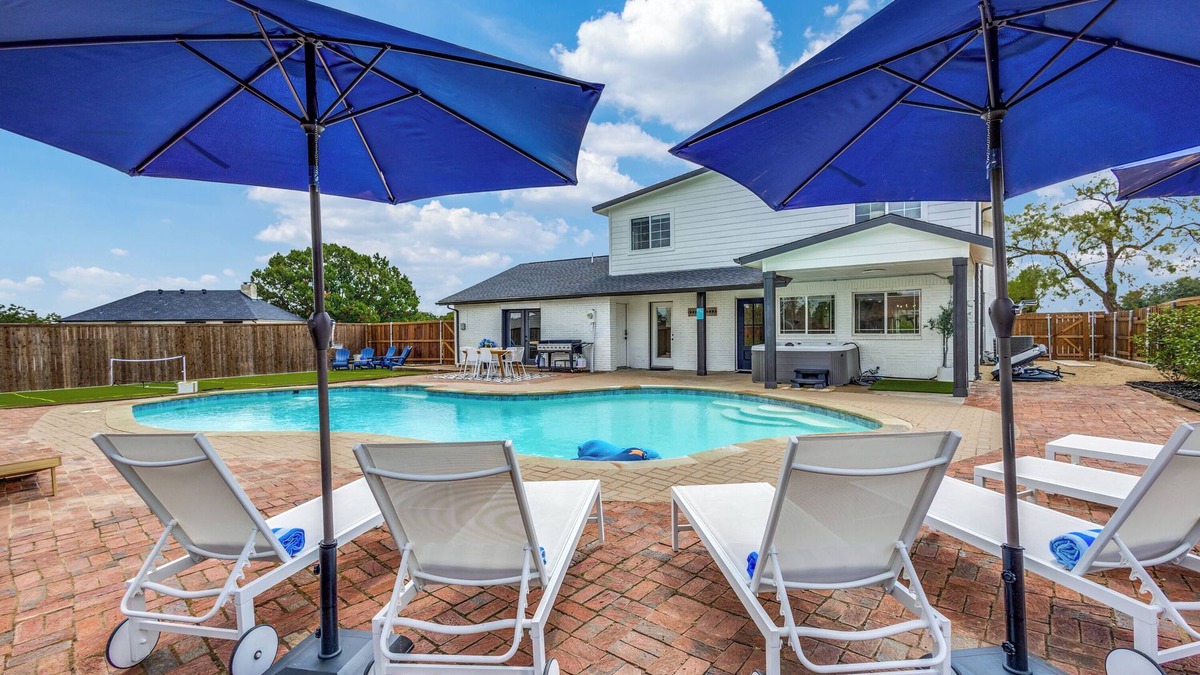 Lakewood Village House | Stunning Lake House with a Pool and Hot Tub