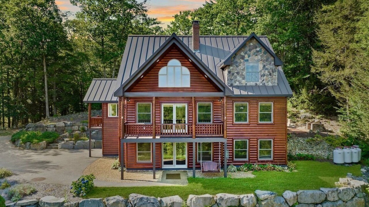 Gilford Cabin | Stunning Lake Views + Fall Colors @ Gunstock - 4 BR Sleeps 10, Dog-Friendly Home