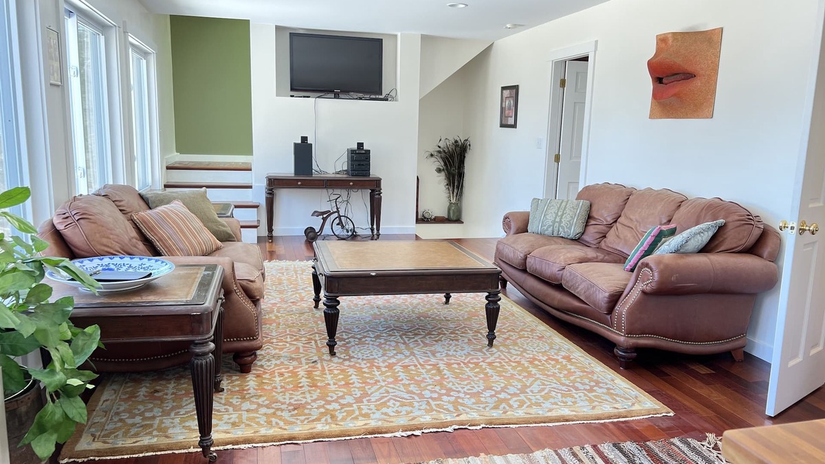 Belfast House | Stunning Lakefront home on Swanlake