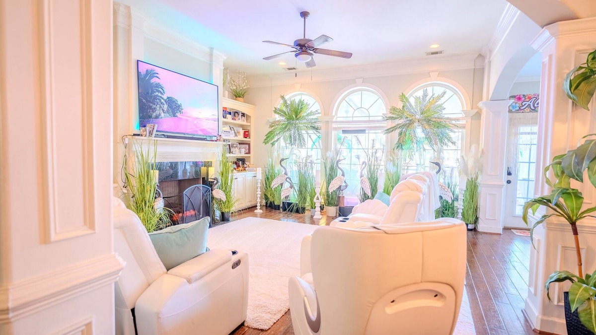 Savannah House | Stunning Lakeview, Sleeps 12, Family Home