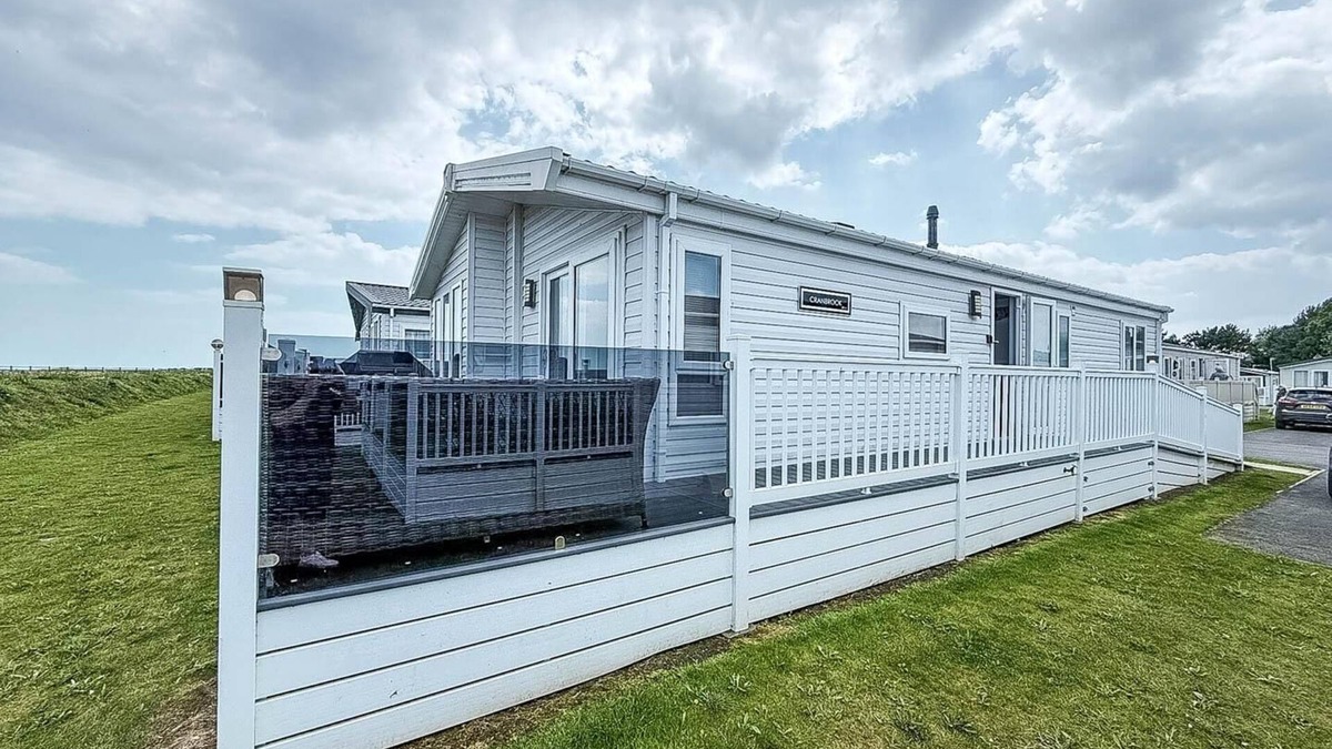 Hopton Cabin | Stunning lodge with full sea views and decking at Broadland Sands ref 20076CF