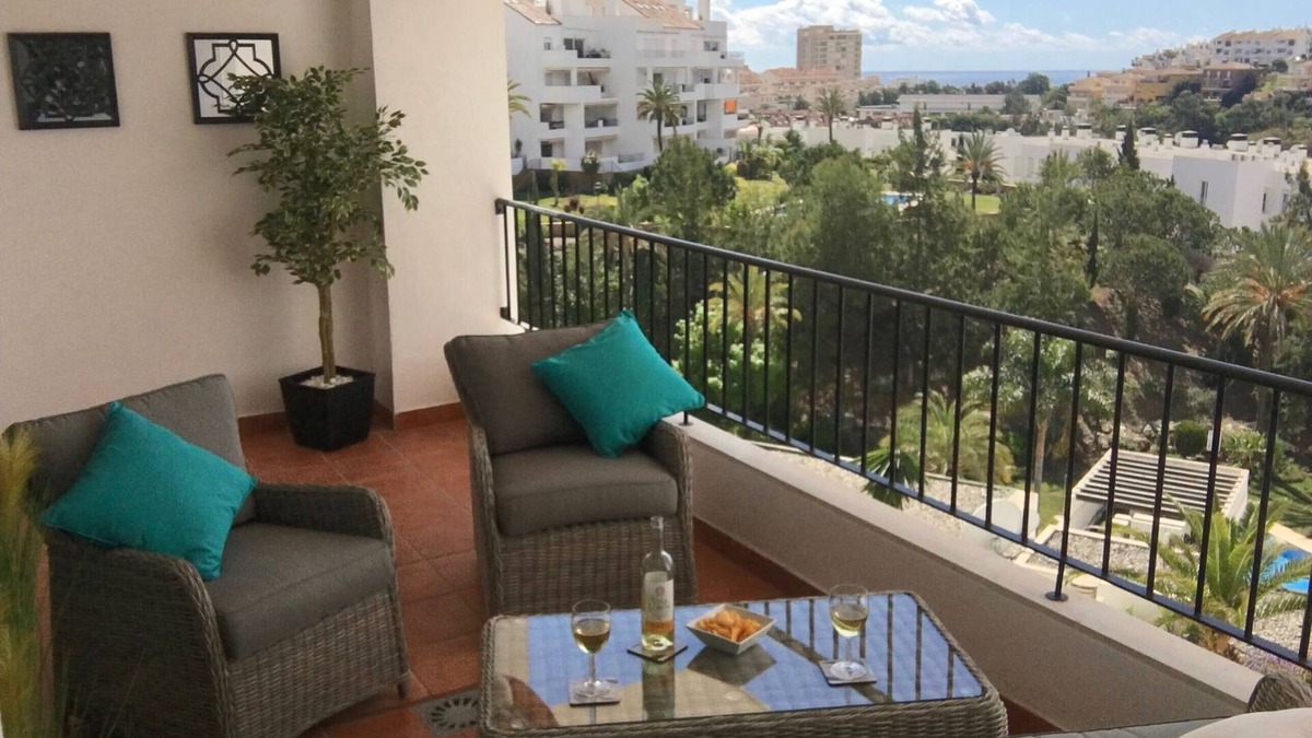 Torrequebrada Apartment | Stunning Luxury Apartment with Sea, Golf & Mountain Views! A hidden gem!