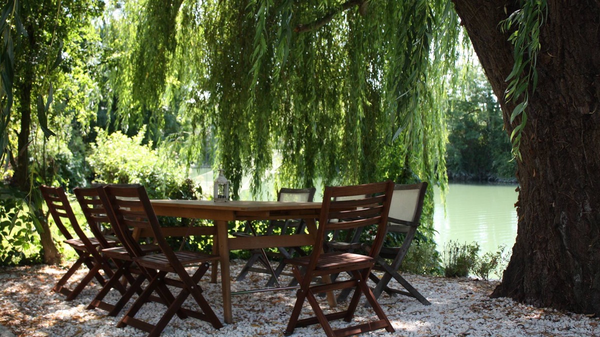 Saint-Savinien House | Stunning Maison Bourgeoise on the banks of the Charente, canoe from the door