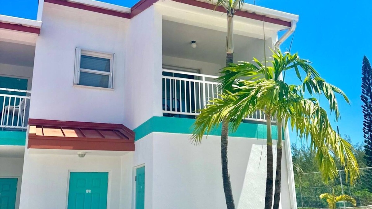 South Bimini House | Stunning Marina-Front Townhome in South Bimini: Steps to pristine beaches