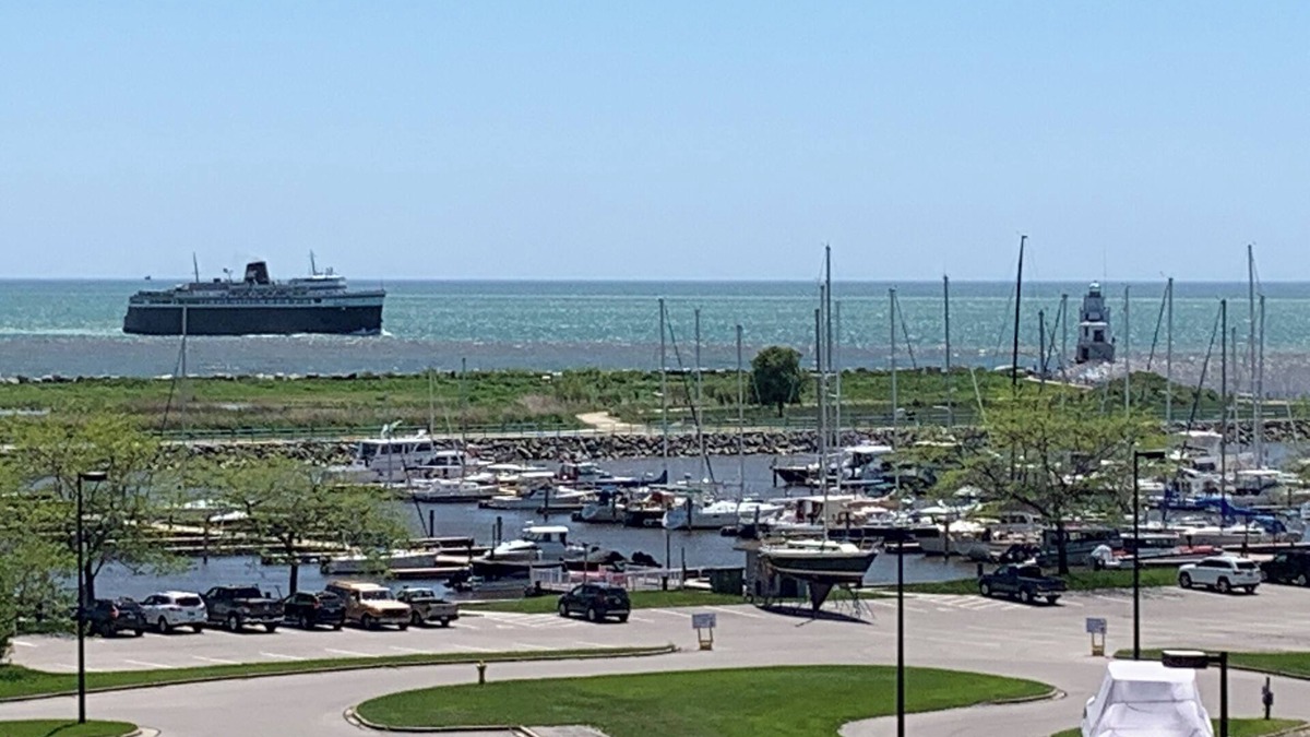 Manitowoc Apartment | Stunning marina & Lake Michigan views, walking distance to downtown!