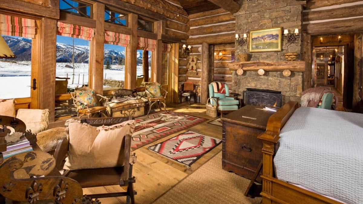 Aspen House | Stunning Mclain Flats Estate