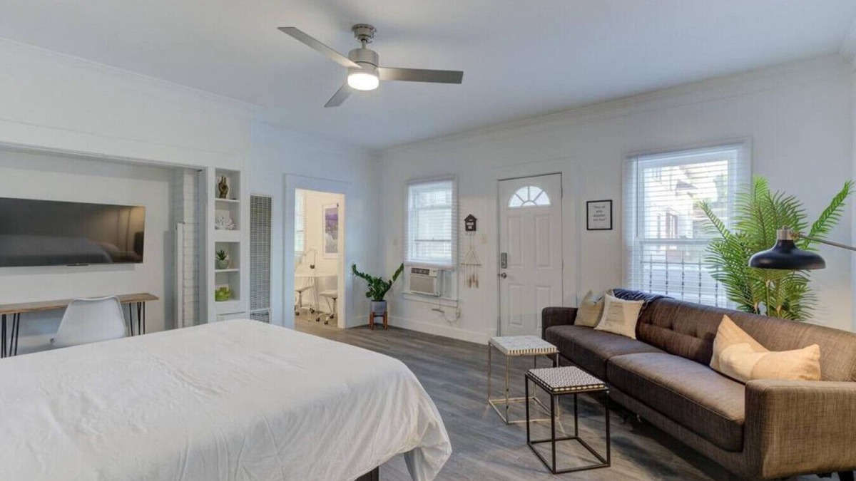 Central Gardens Apartment | Stunning Memphis` Neighborhood-Guest House Retreat