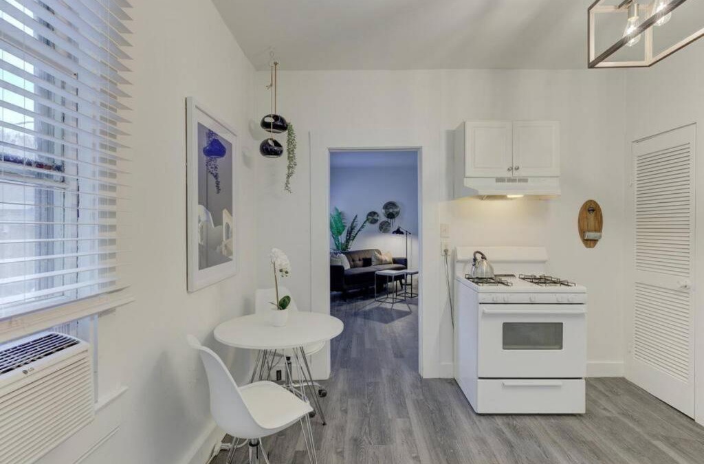 Central Gardens Apartment | Stunning Memphis Neighborhood Guest House