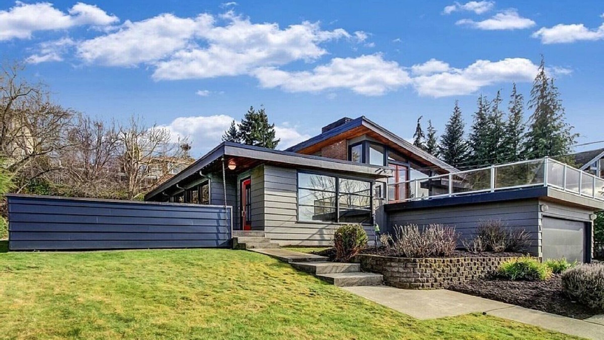 Tacoma House | Stunning Mid- Century Modern ReModeled Home from 1950s !