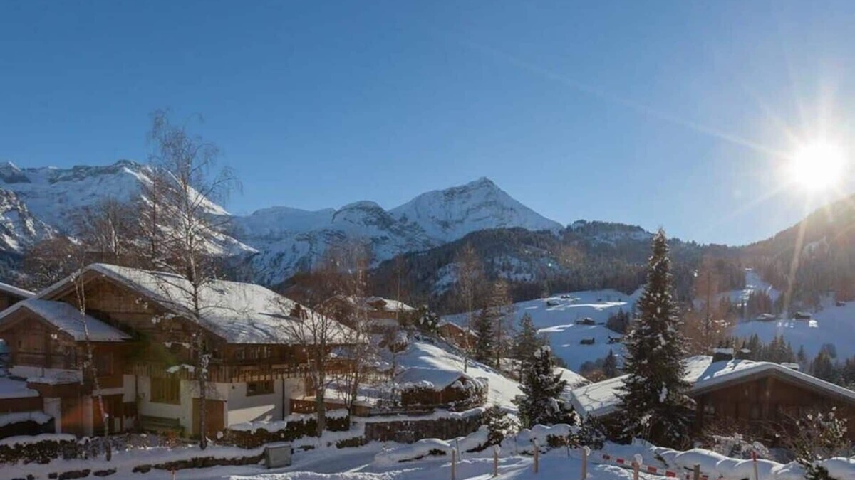 Lauenen Ski Chalet | Stunning Modern Chalet with Indoor Pool and Spa