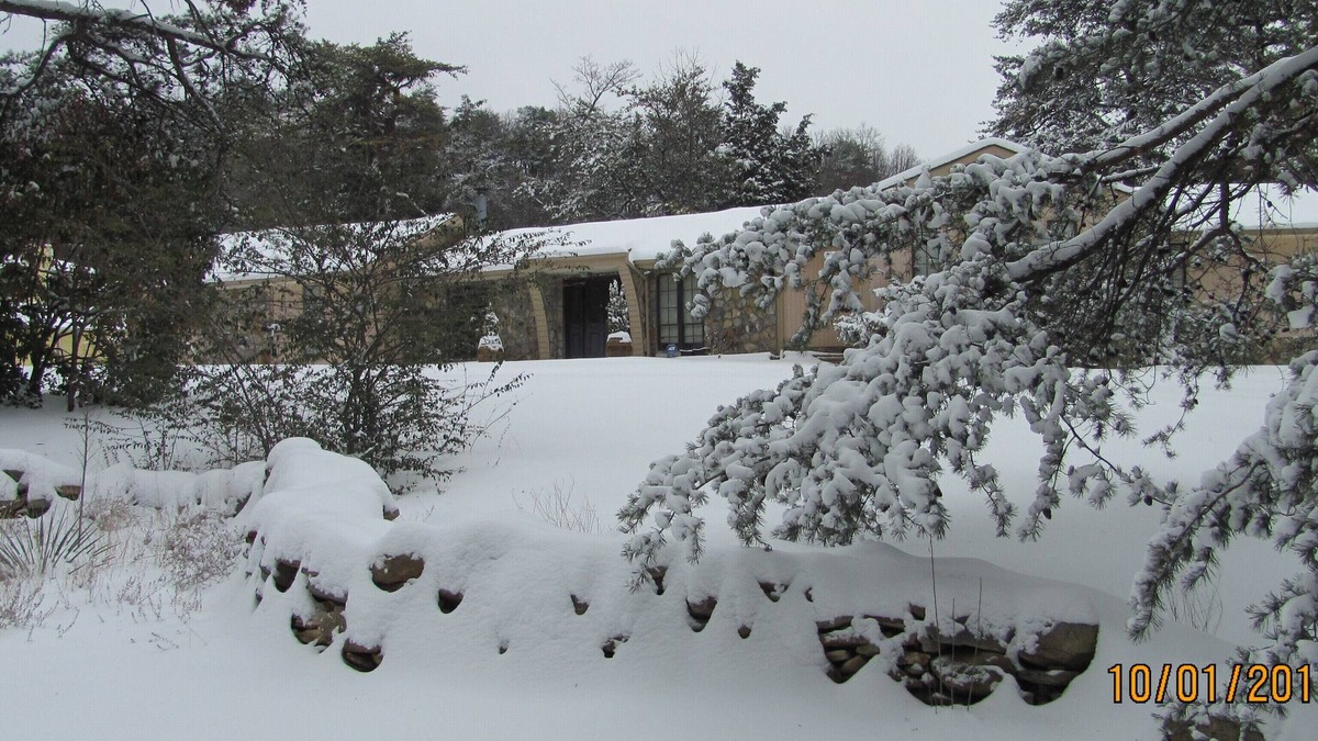 Montlake House | Stunning Mountain Lake, Private Forest, Beautiful 4 BR & 4 BA