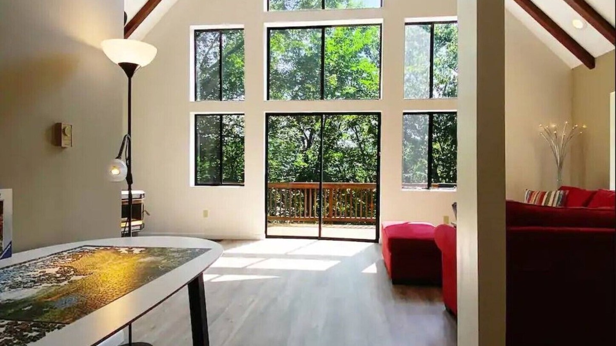 Romney Villa | Stunning mountain retreat w hot tub