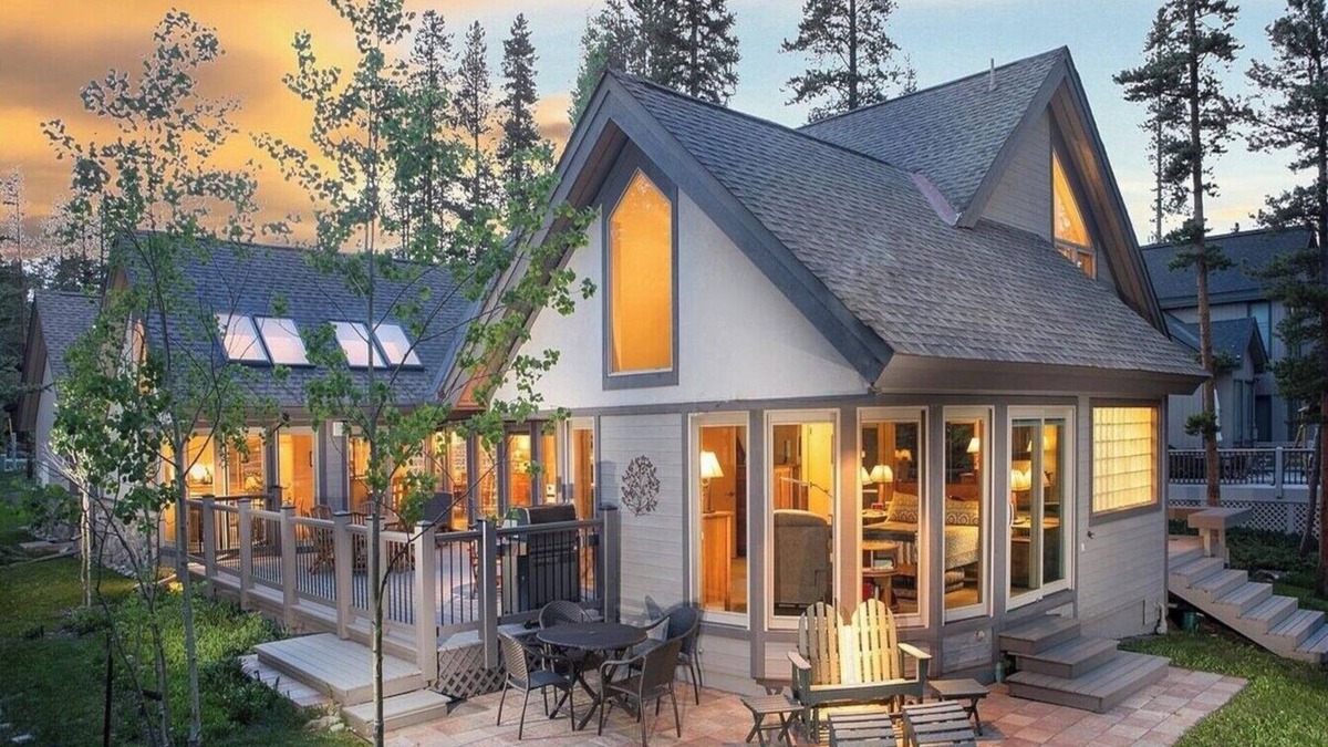 Christie Heights House | Stunning Mountain Retreat Between Slopes And Town