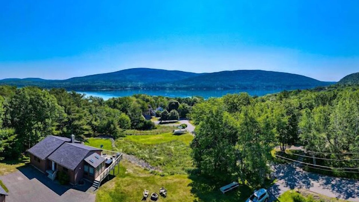 Hall Quarry House | ~ STUNNING MOUNTAIN AND SOUND VIEWS~