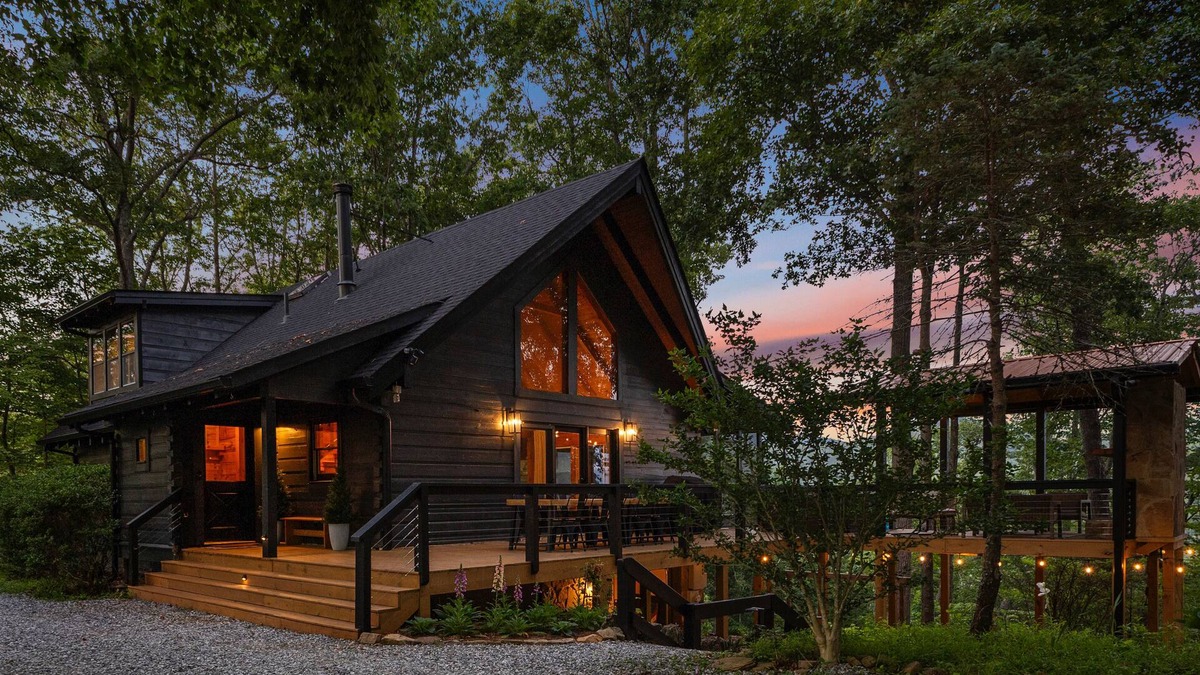 Blairsville Cabin | Stunning Mountain View Paradise Cabin! HOT TUB, Master Suite, 5 Miles to town.