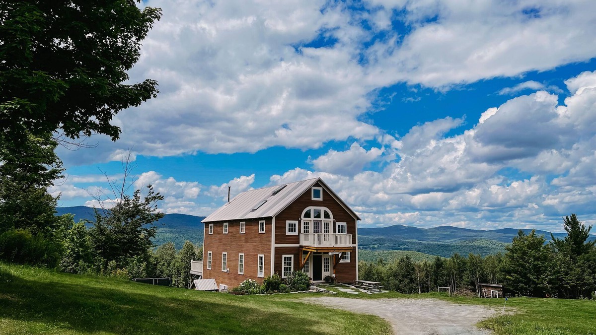 Roxbury House | Stunning Mountain View Home