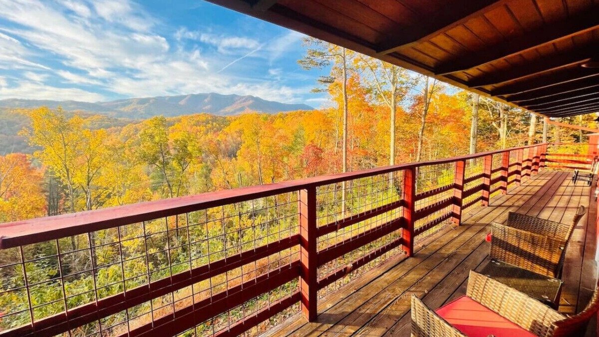 Gatlinburg Cabin | Stunning Mtn View, True Log Cabin, Romance Getaway, Rare Find
