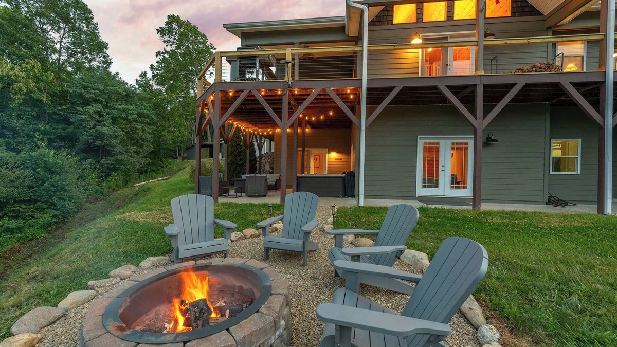 Hemphill Heights House | Stunning Mtn Views Hot Tub Firepit Sleeps 10