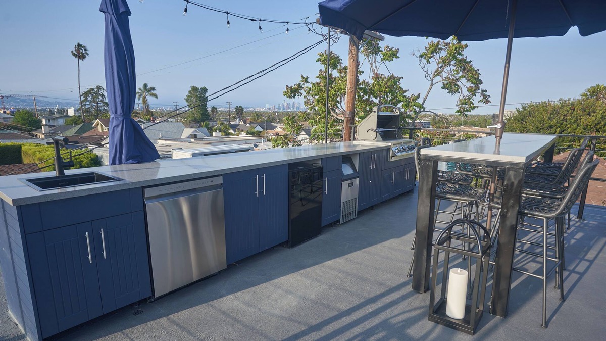 Park Mesa Heights House | Stunning New Build - 2 Bedroom - 2 Bath - Rooftop Deck in Los Angeles
