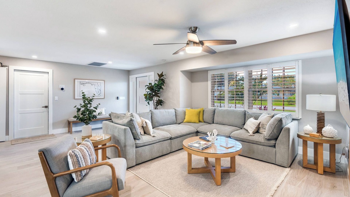 Cypress Lake House | *Stunning New listing* Location! Complete renovation/lush yard. King beds