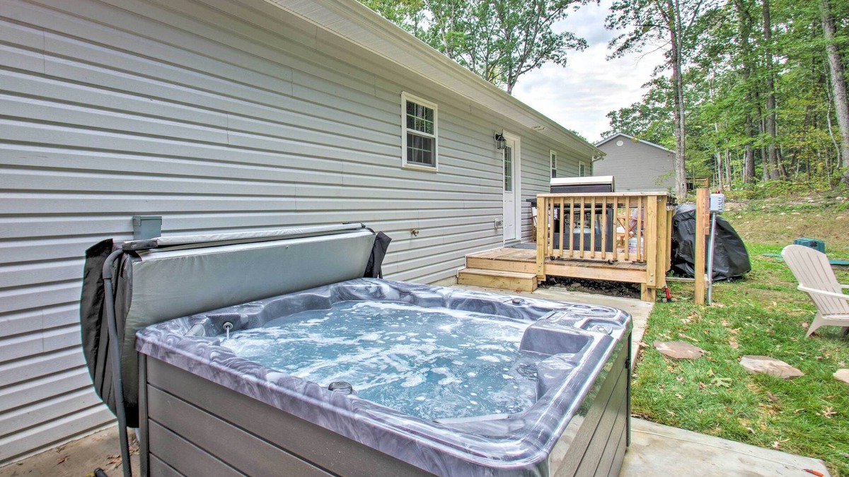 Fishers Hill House | Stunning New Market Home w/ Mtn Views & Hot Tub!