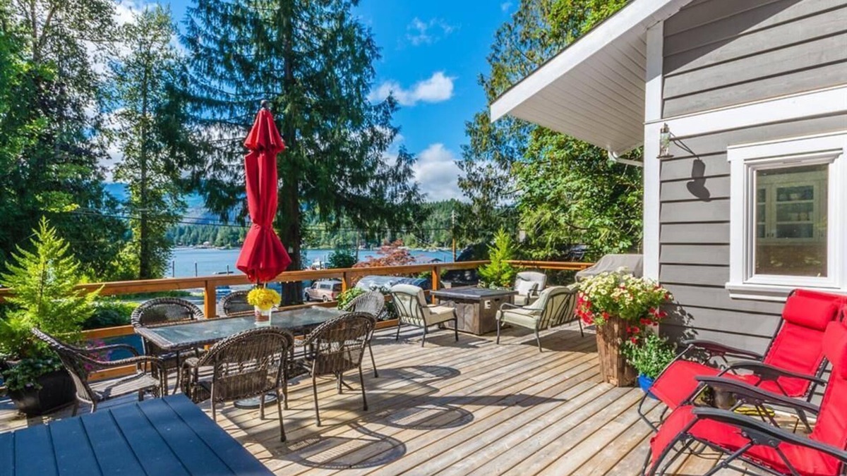 Sproat Lake House | Stunning Newly Renovated Piece of Heaven