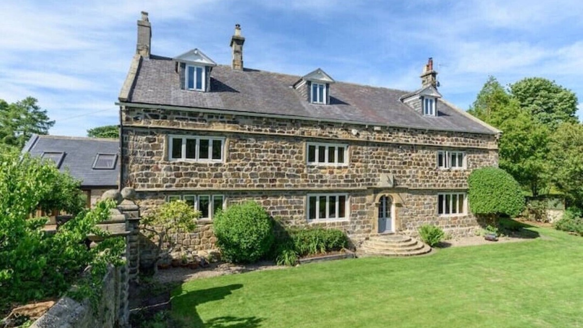 Ovingham House | Stunning Northumberland 10 Bed House with Hot Tub