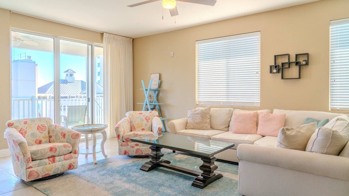 Ash Condo | Stunning Ocean Breeze Luxury Villas 4D-Across The Street From The Ocean! Sleeps 10 guests!