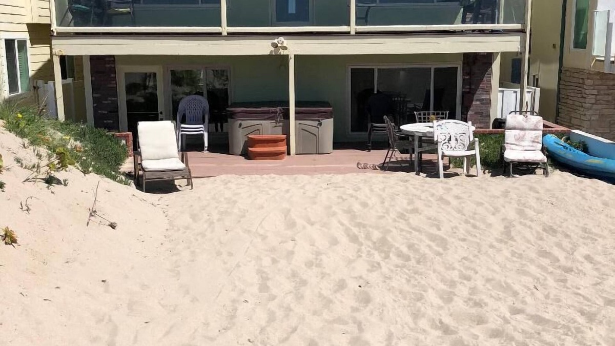 Silver Strand House | Stunning Ocean and Islands View from this beach front one-bedroom apartment!