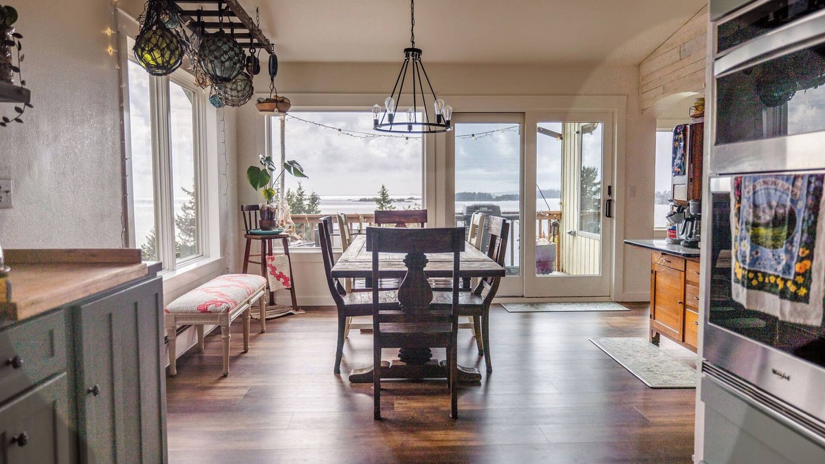 Sitka House | Stunning Ocean View Vacation Home with 4 Bedrooms, 2.5 Bathrooms
