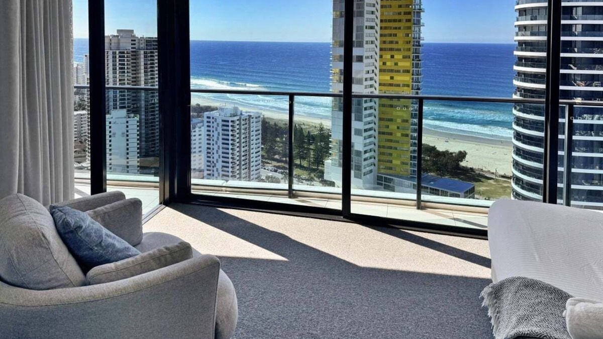 Broadbeach Apartment | Stunning Ocean Views Oracle Level 30 Parking