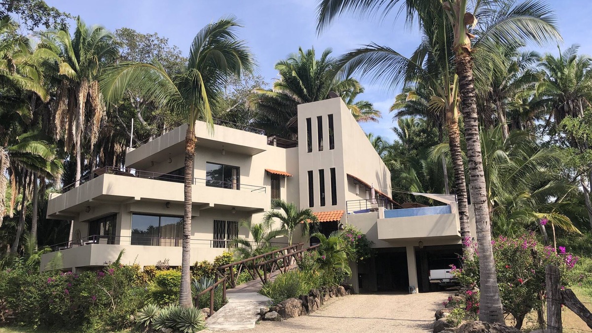 Litibu House | Stunning Ocean Views, Heated Infinity Pool, Sky Deck, Air Cond., Litibu Beach